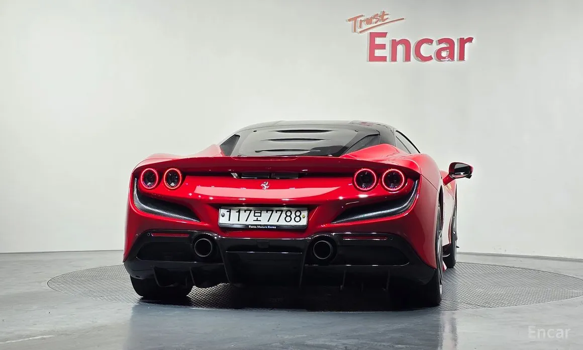 Фото 4 - Ferrari F8