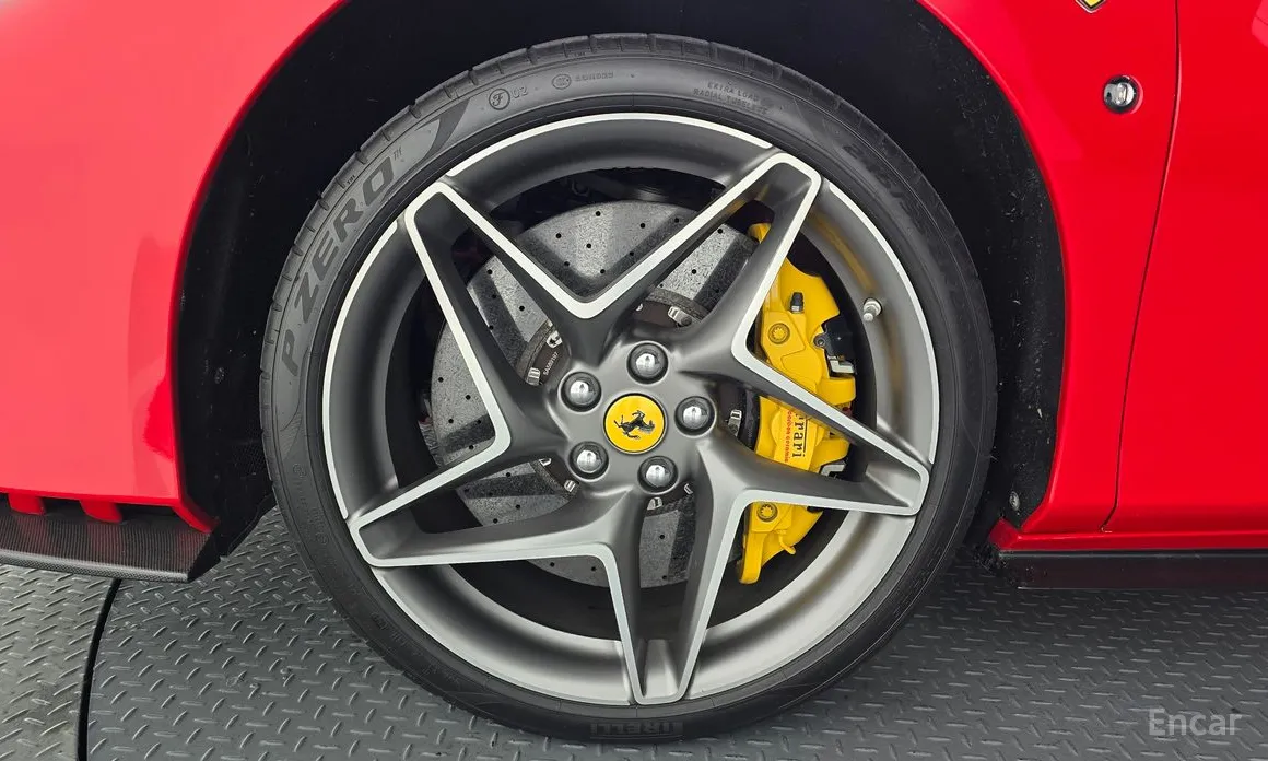 Фото 5 - Ferrari F8