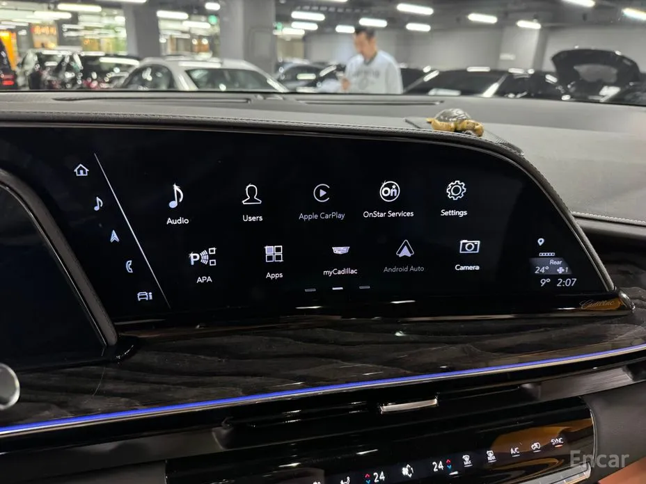 Фото 10 - Cadillac Escalade