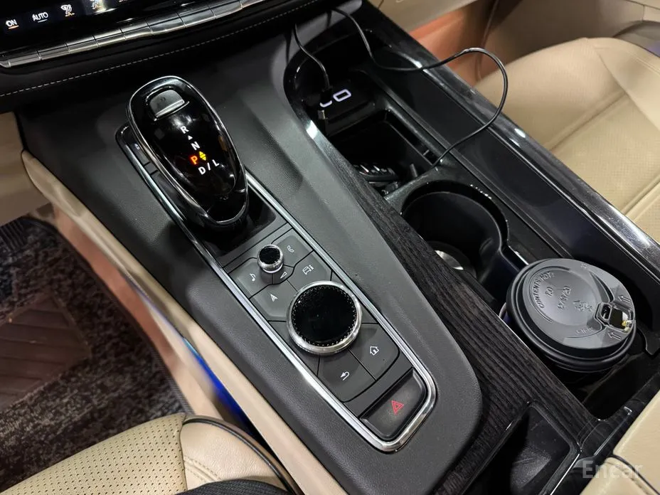 Фото 12 - Cadillac Escalade