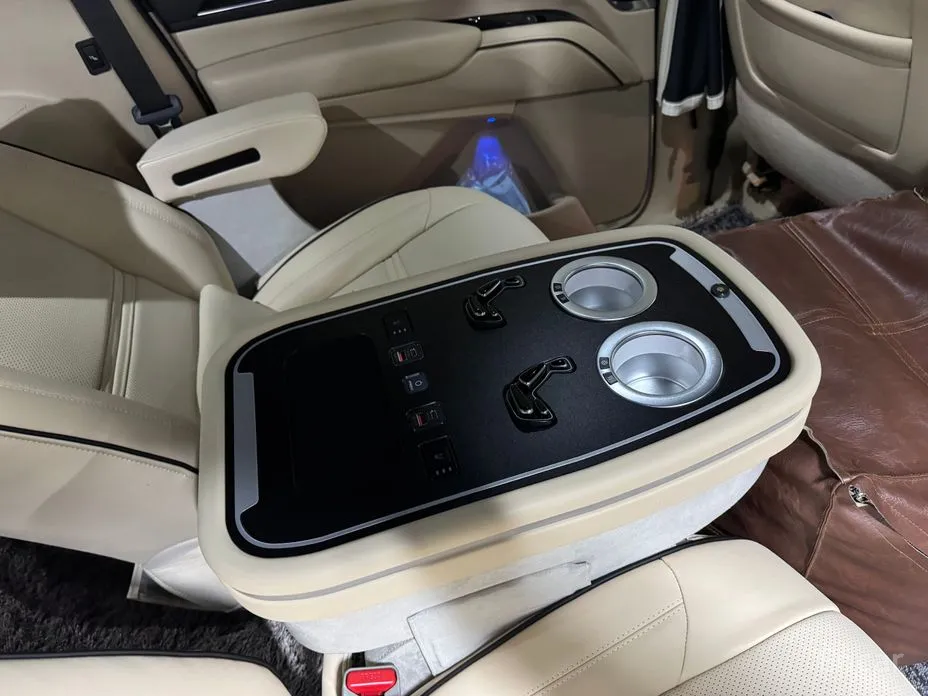 Фото 16 - Cadillac Escalade