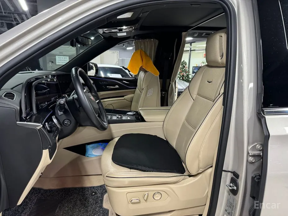 Фото 8 - Cadillac Escalade