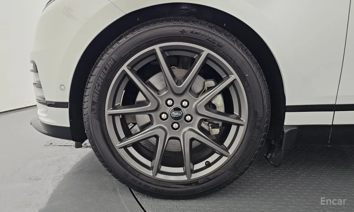 Фото 9 - Land Rover Range Rover Velar