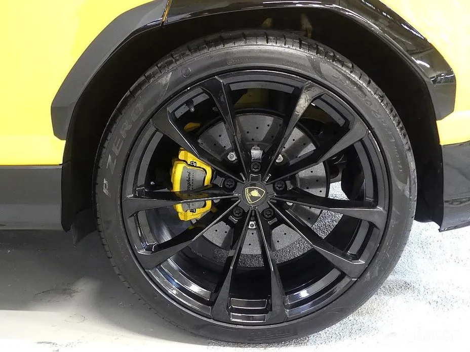 Фото 8 - Lamborghini Urus