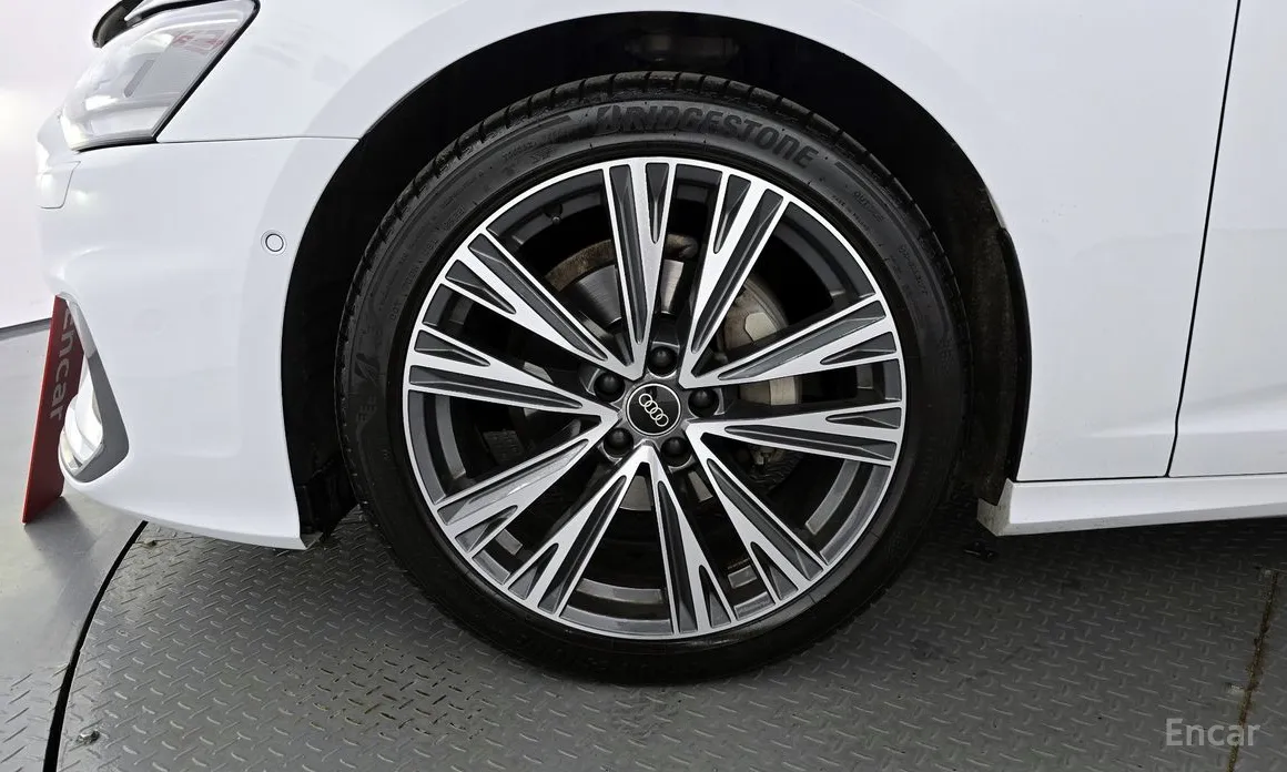 Фото 5 - Audi A6