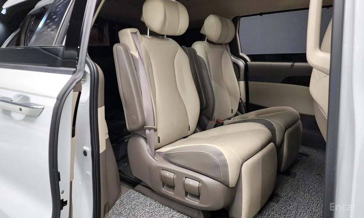 Фото 12 - Kia Carnival