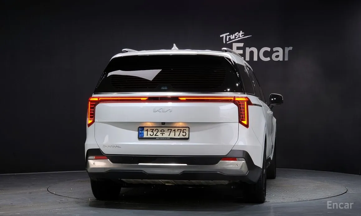 Фото 4 - Kia Carnival