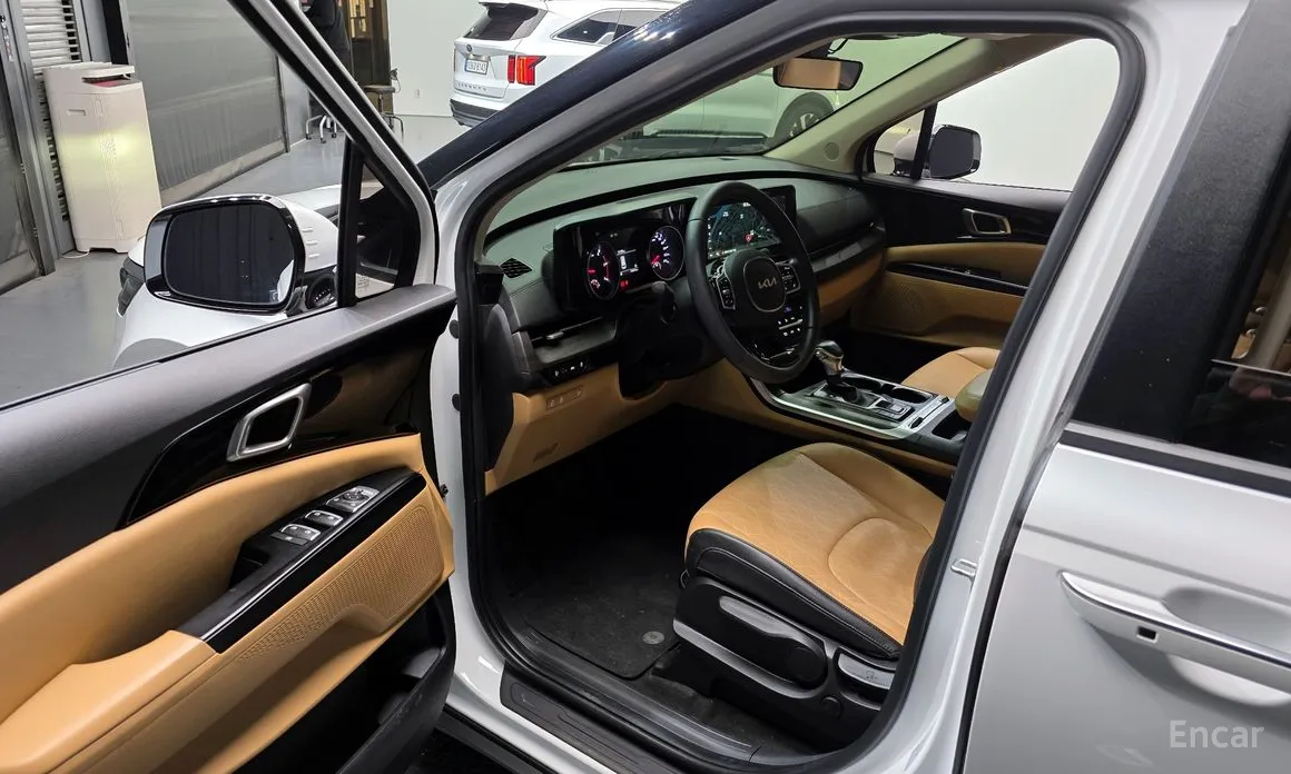 Фото 10 - Kia Carnival