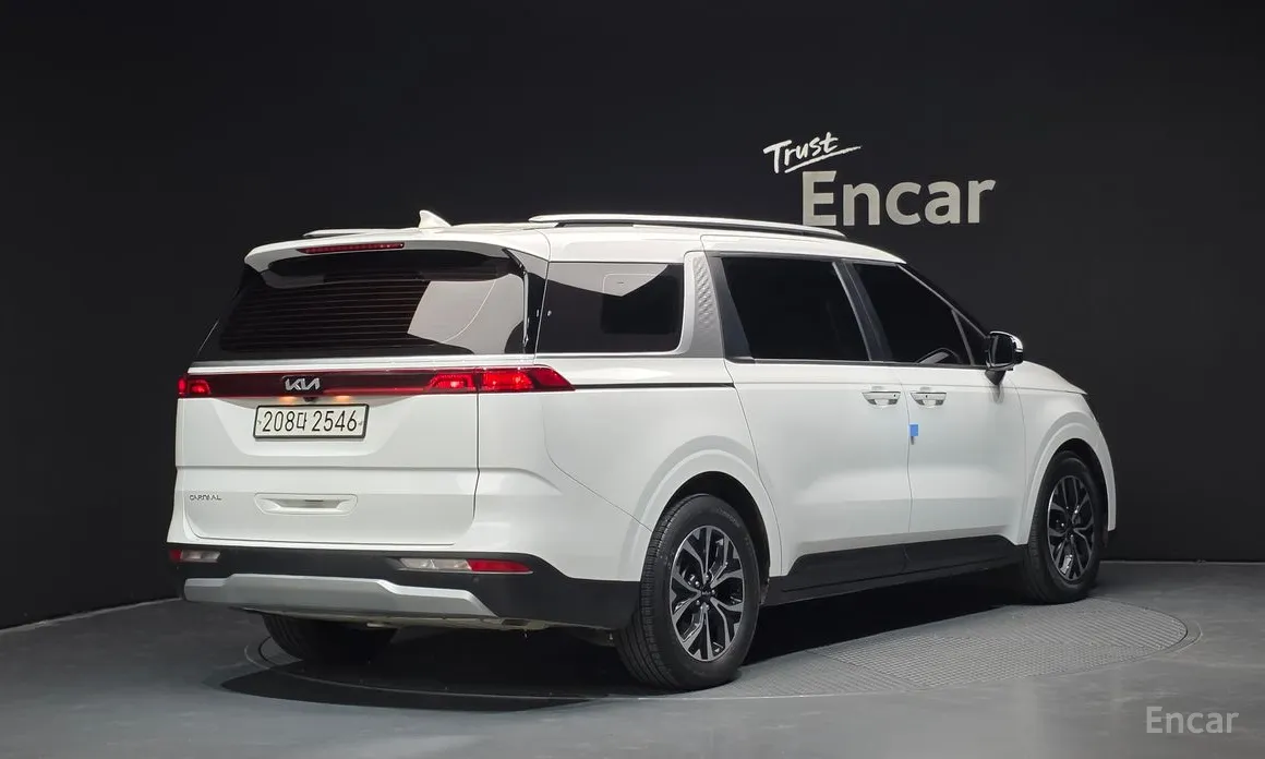 Фото 2 - Kia Carnival