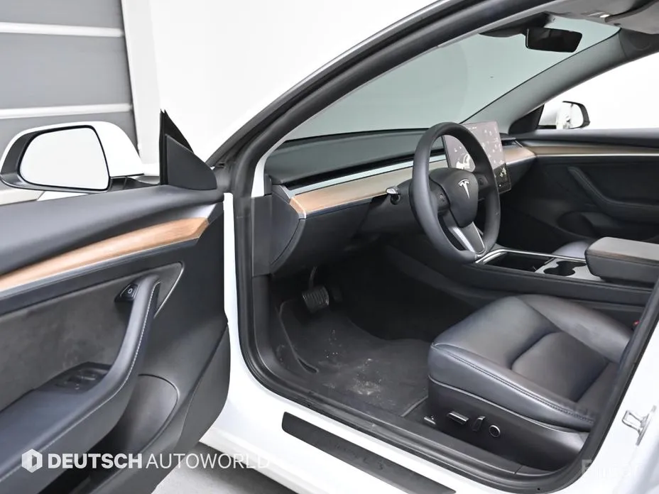 Фото 11 - Tesla Model 3