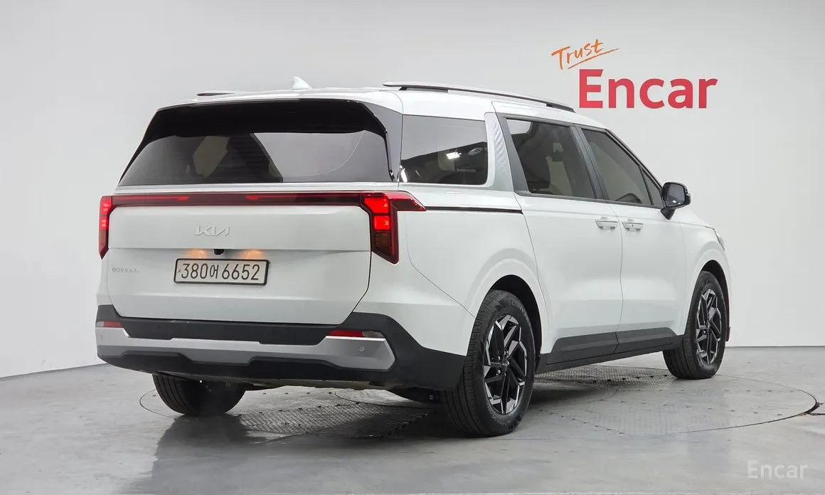 Фото 2 - Kia Carnival