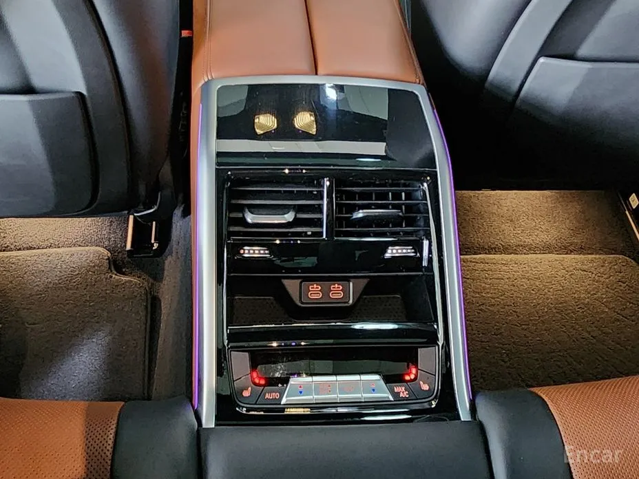 Фото 16 - BMW 8 Series