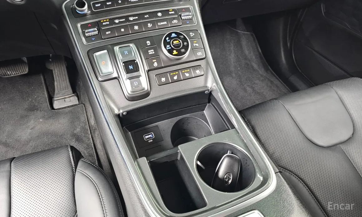 Фото 9 - Hyundai Santa Fe