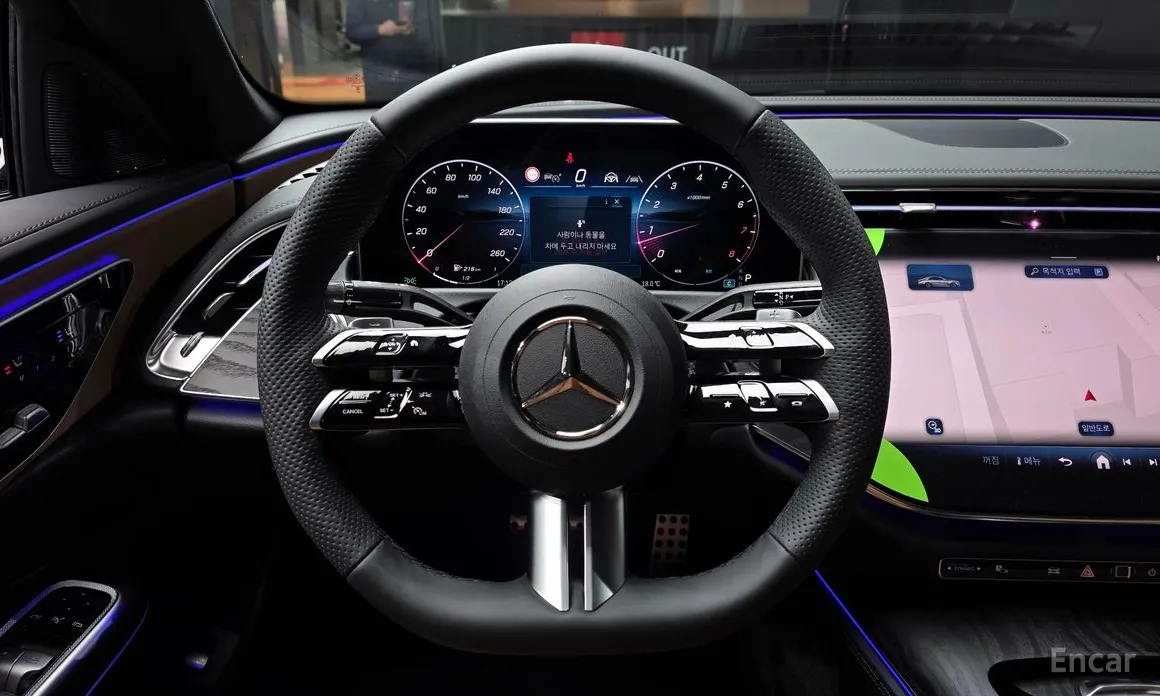 Фото 13 - Mercedes-Benz E-Class