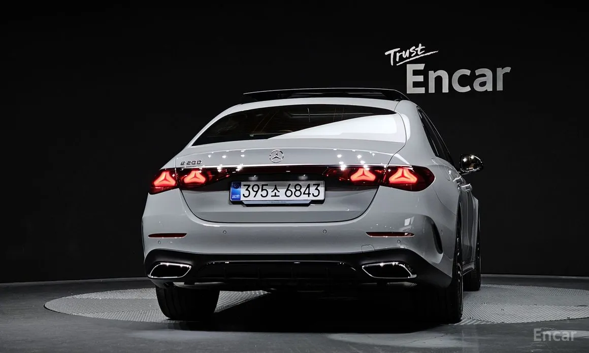 Фото 4 - Mercedes-Benz E-Class