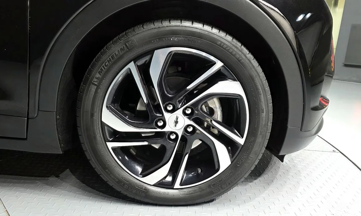 Фото 5 - Chevrolet Bolt EV