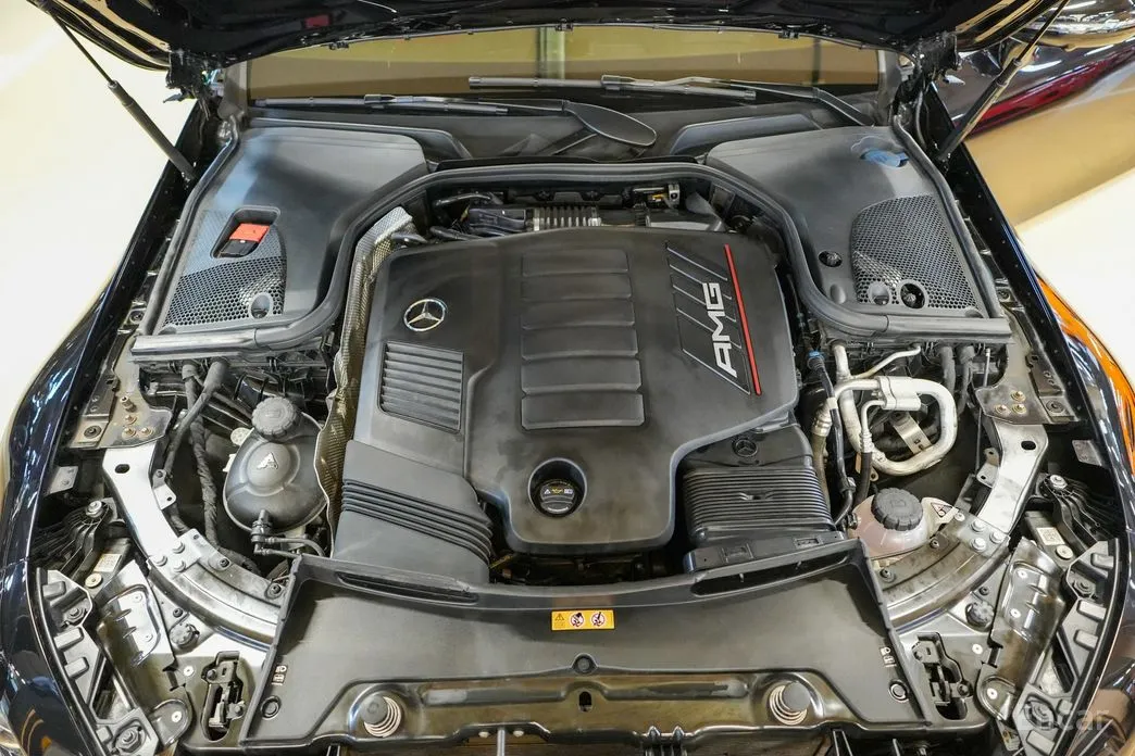 Фото 10 - Mercedes-Benz AMG GT