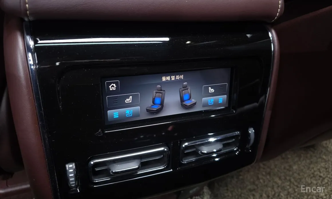 Фото 12 - Lincoln Aviator