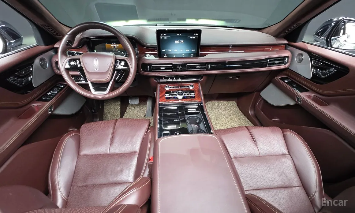 Фото 15 - Lincoln Aviator