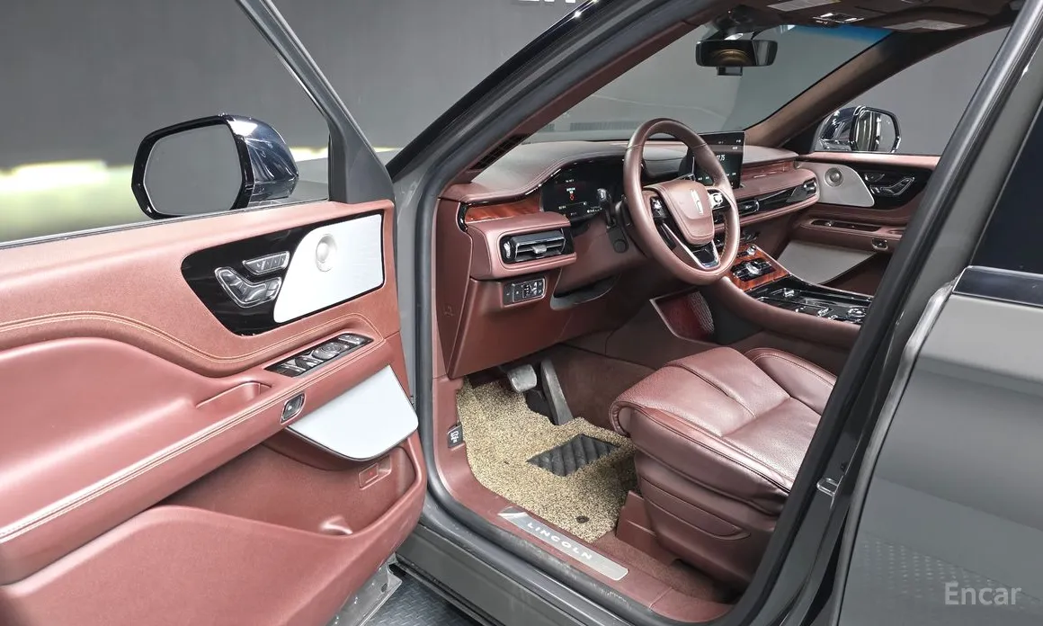 Фото 16 - Lincoln Aviator