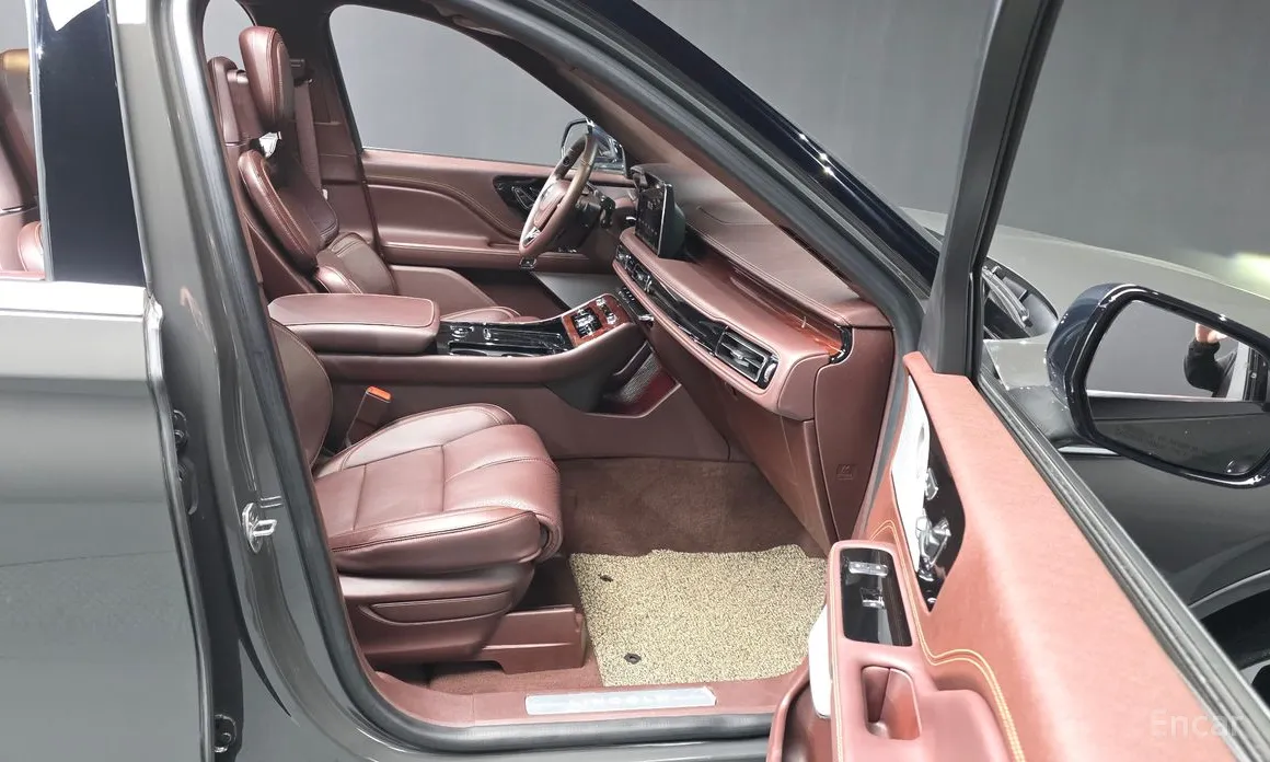 Фото 17 - Lincoln Aviator