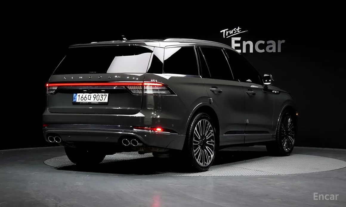 Фото 2 - Lincoln Aviator