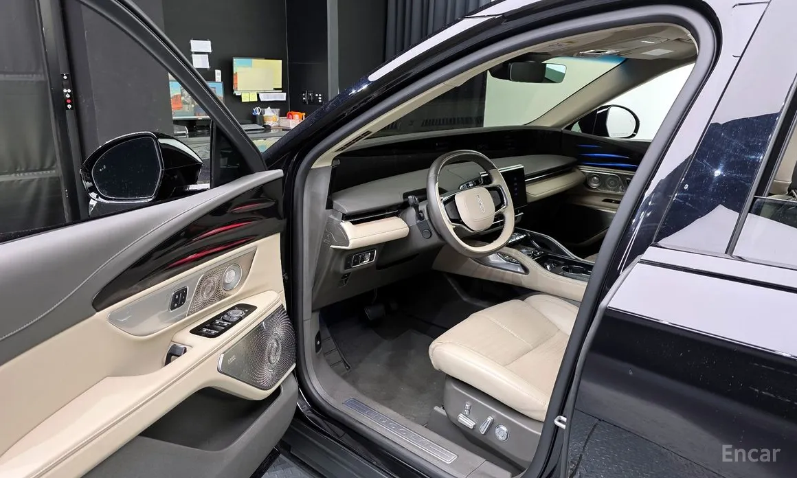 Фото 10 - Lincoln Nautilus