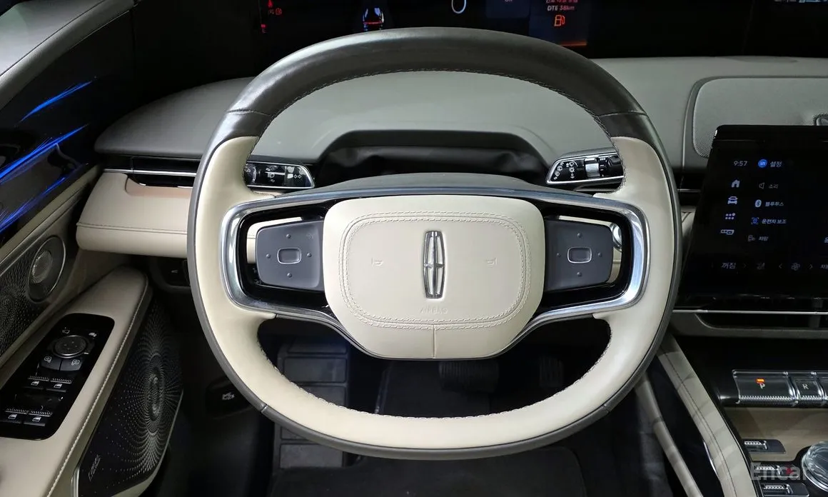 Фото 15 - Lincoln Nautilus