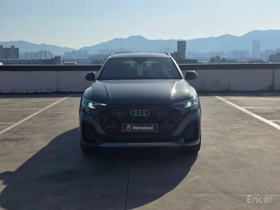 Фото 1 - Audi Q8