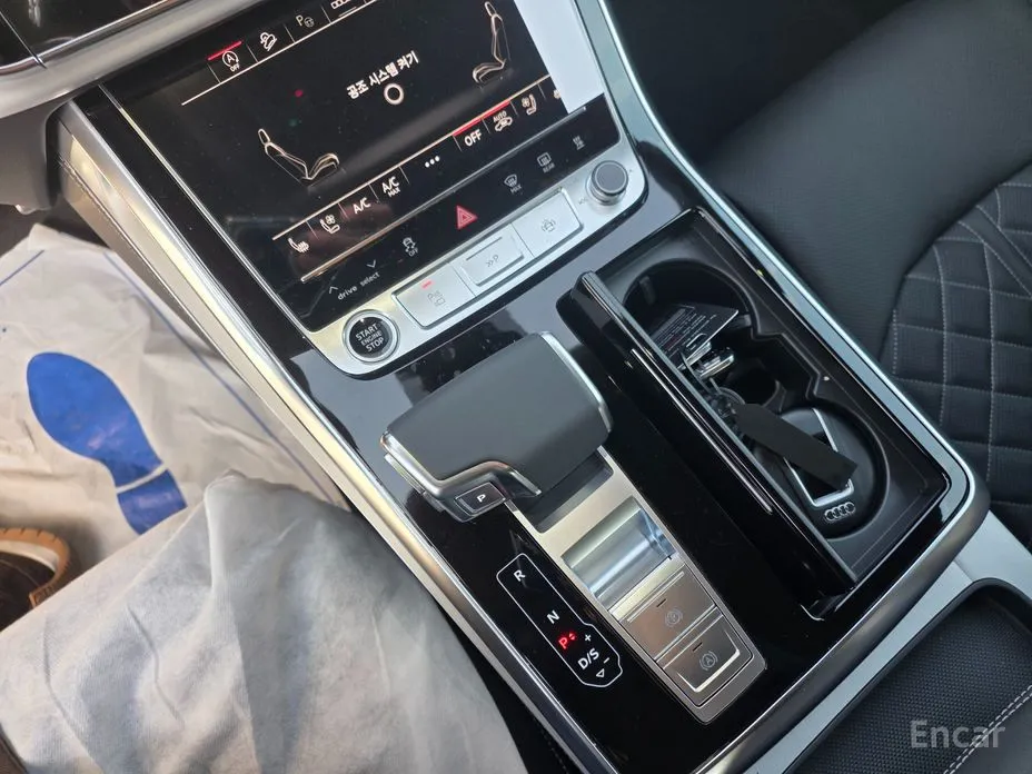 Фото 13 - Audi Q8