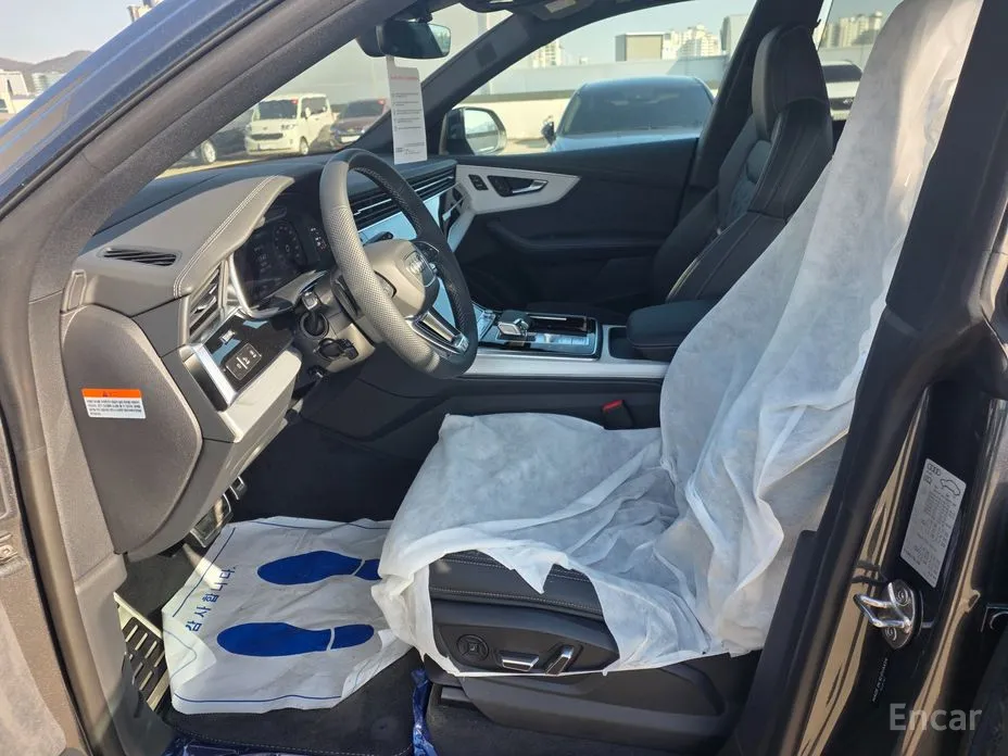 Фото 14 - Audi Q8