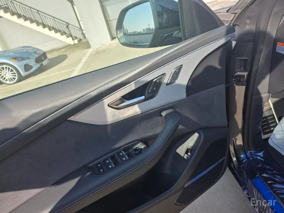 Фото 15 - Audi Q8