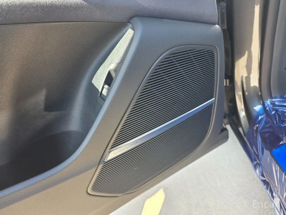 Фото 16 - Audi Q8