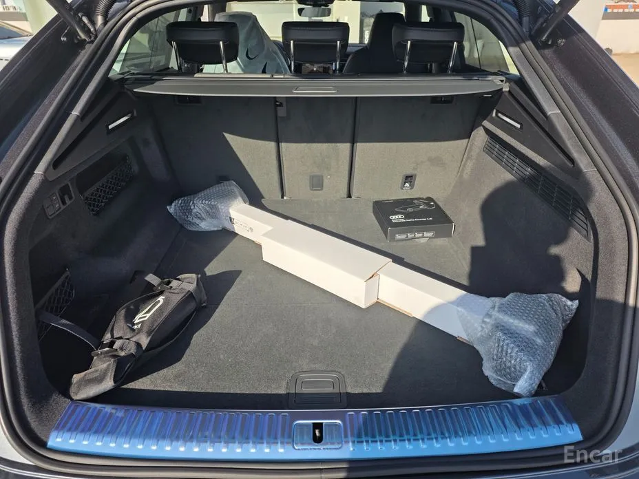 Фото 19 - Audi Q8