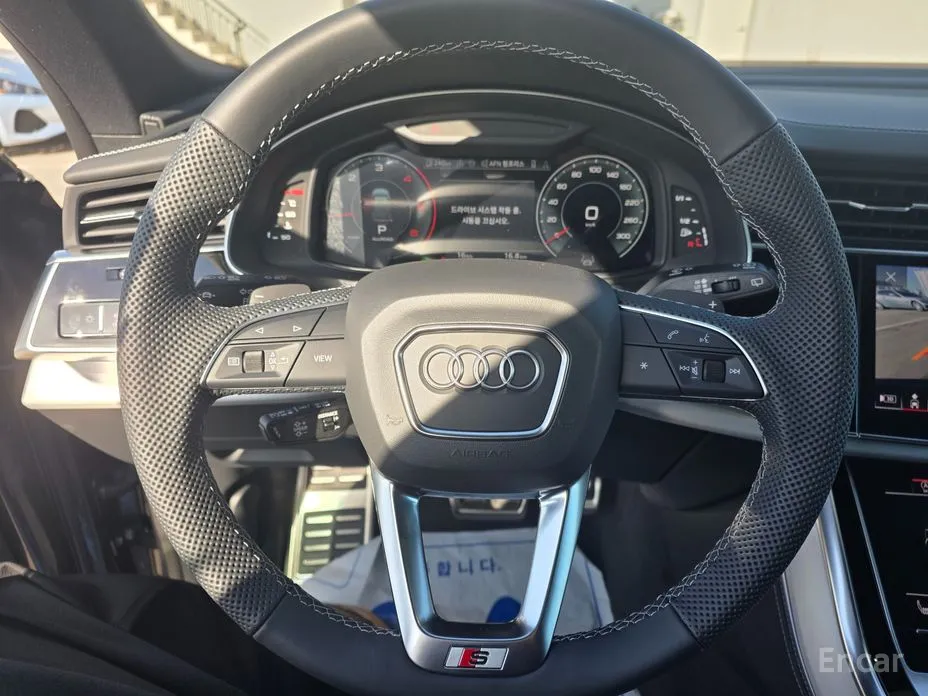 Фото 9 - Audi Q8