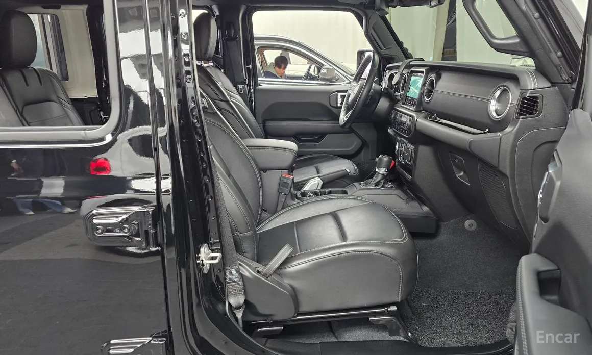 Фото 11 - Jeep Wrangler