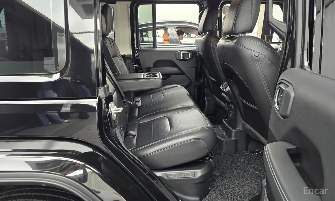 Фото 12 - Jeep Wrangler