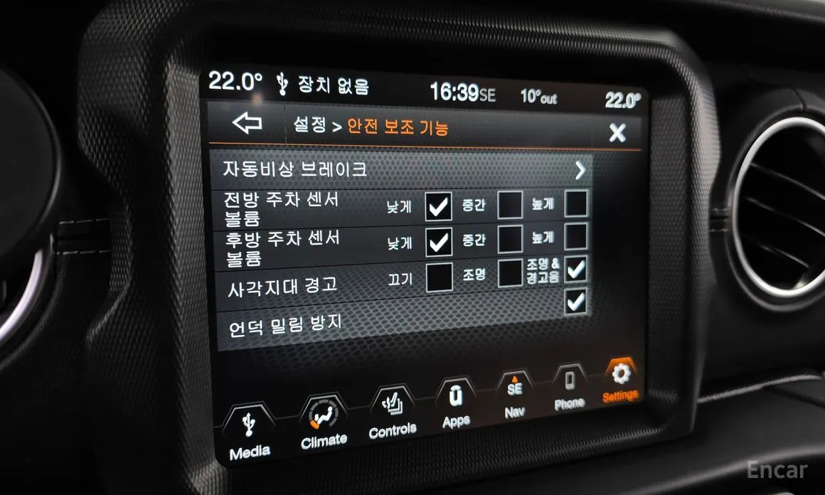 Фото 16 - Jeep Wrangler