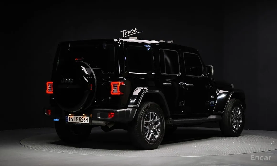 Фото 2 - Jeep Wrangler