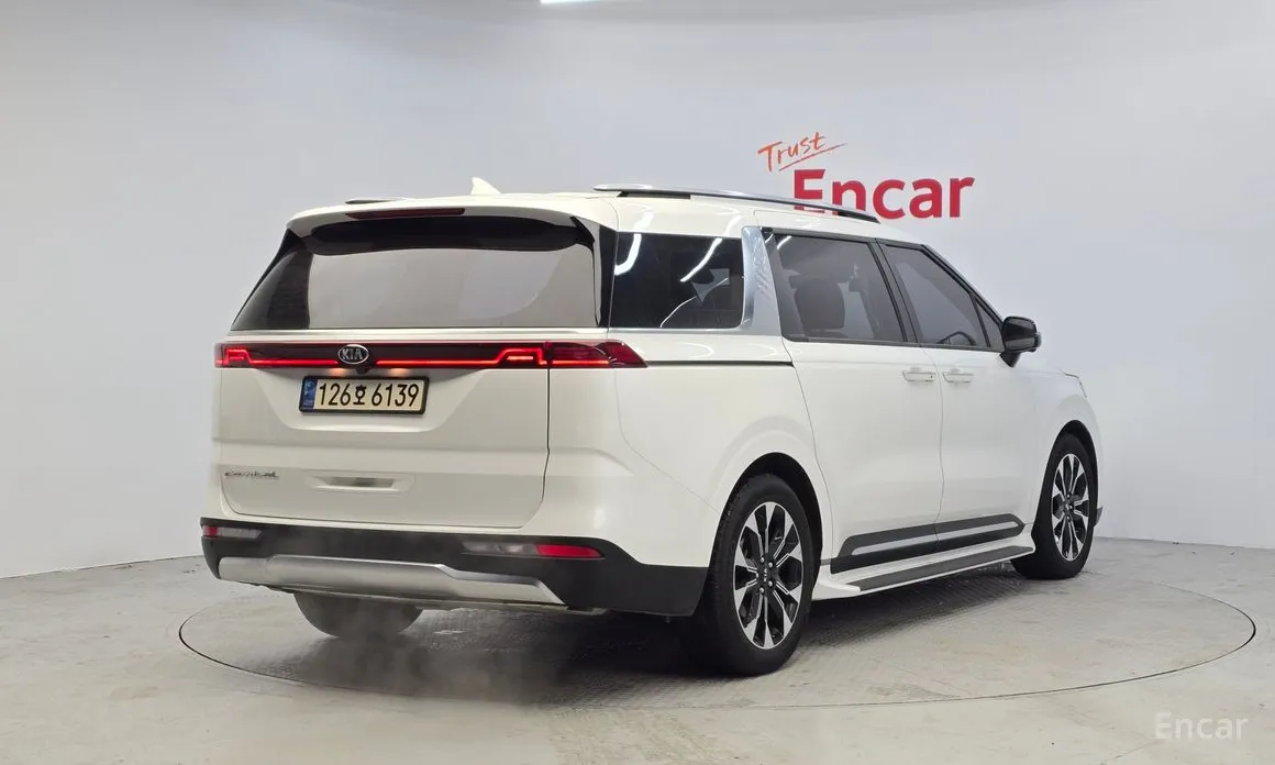 Фото 2 - Kia Carnival