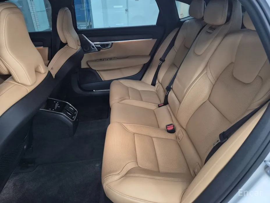 Фото 11 - Volvo S90