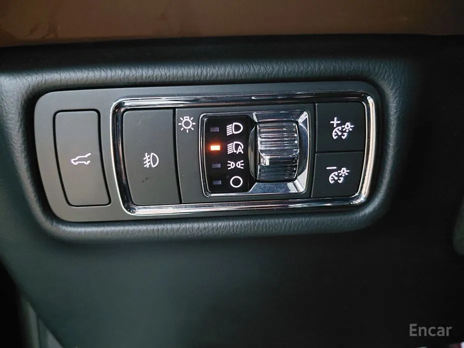 Фото 13 - Lincoln Aviator