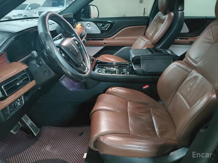 Фото 14 - Lincoln Aviator