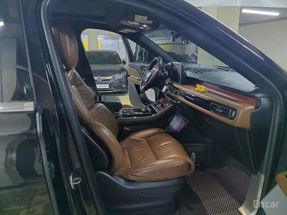 Фото 16 - Lincoln Aviator