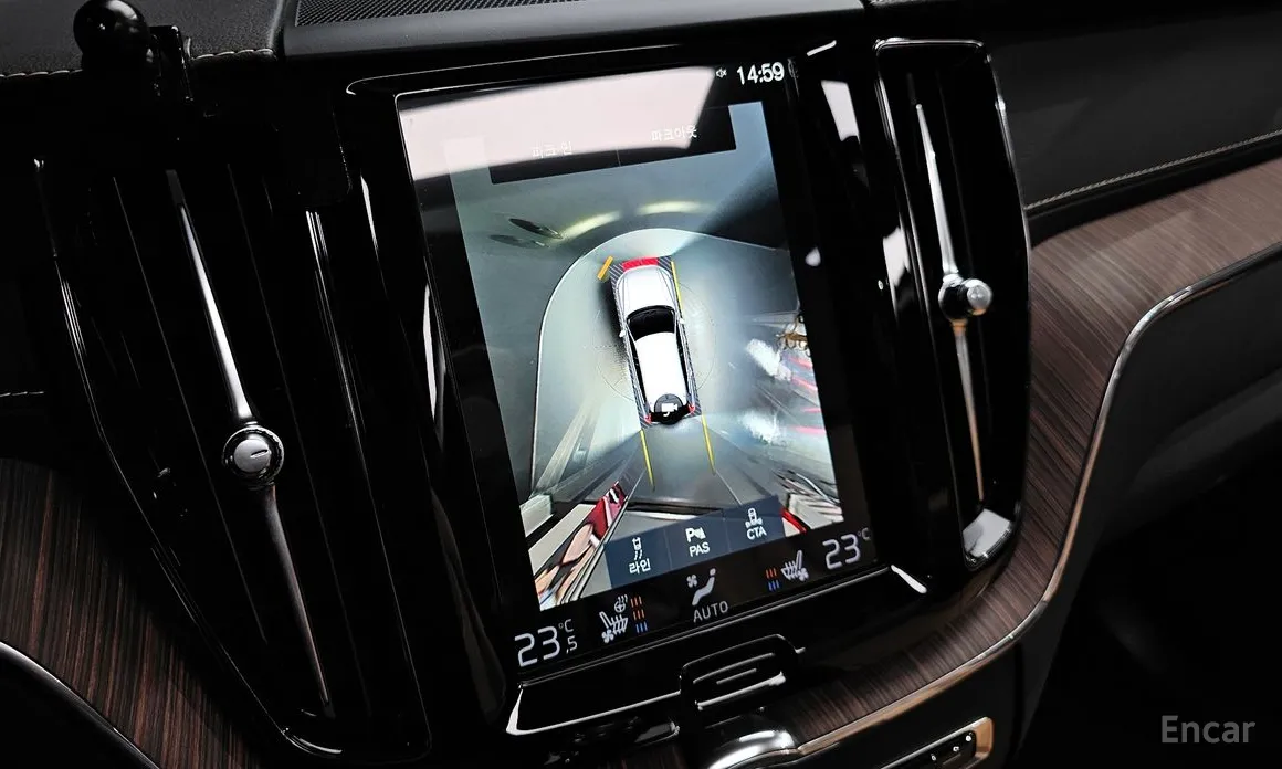 Фото 16 - Volvo XC60