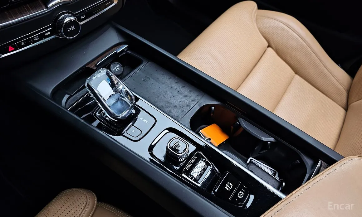 Фото 9 - Volvo XC60