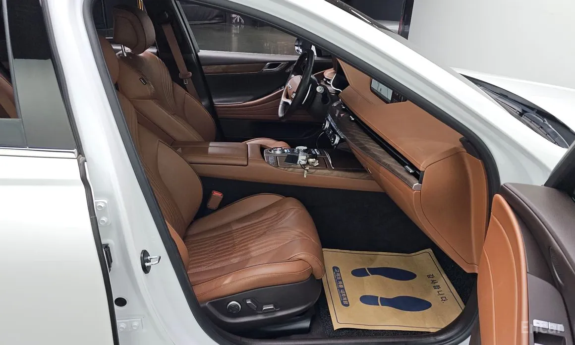 Фото 12 - Genesis G80