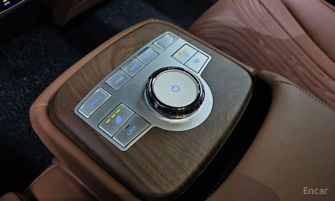 Фото 18 - Genesis G80