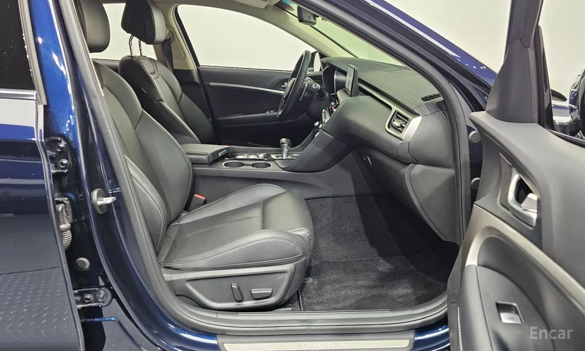 Фото 11 - Genesis G70