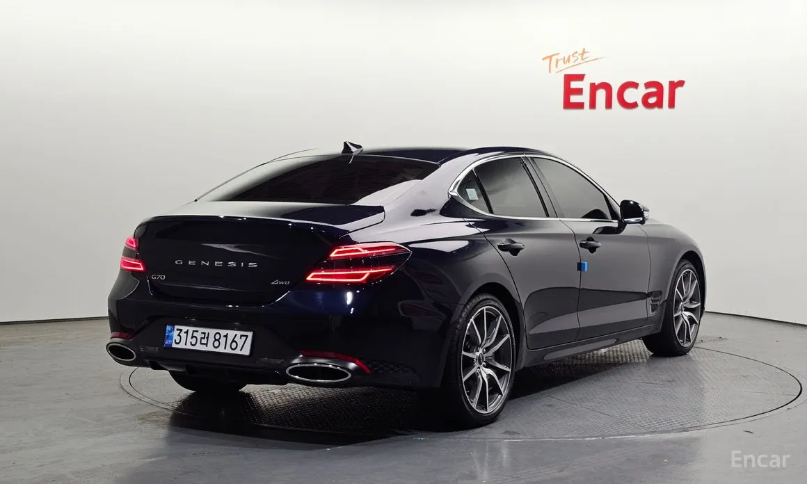 Фото 2 - Genesis G70